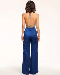 Ari Wide Leg Cargo Pant -Urban Chic Shop rtw 2023 february 1 a02235016 exclusivearipant springnavy 04